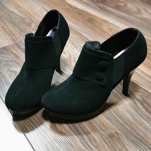 Fioni Heels / Ankle Boots with Button Accents, Size 8